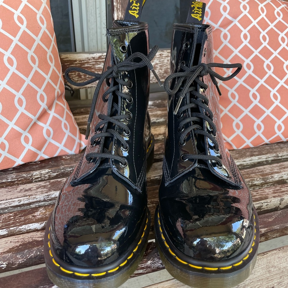 🌸SOLD🌸  Dr. Martens Patent Leather Lace Up Boots Size 11